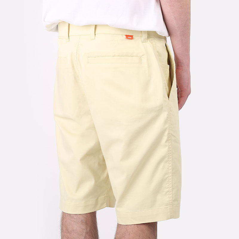мужские желтые шорты  Nike UV Chino Short DA4139-723 - цена, описание, фото 4